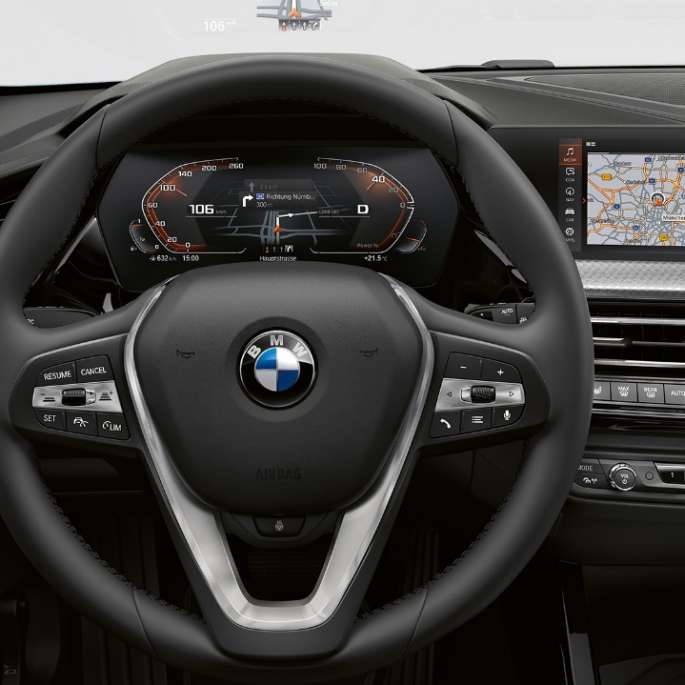 Sport-Lederlenkrad. BMW 1er Modell Luxury Line, Cockpit mit Sport-Lederlenkrad.
