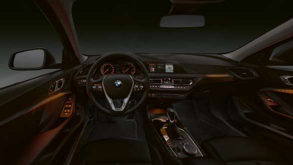 Interieurleisten 'Illuminated Berlin'. BMW 1er Modell Sport Line mit Interieurleisten 'Illuminated Berlin'.