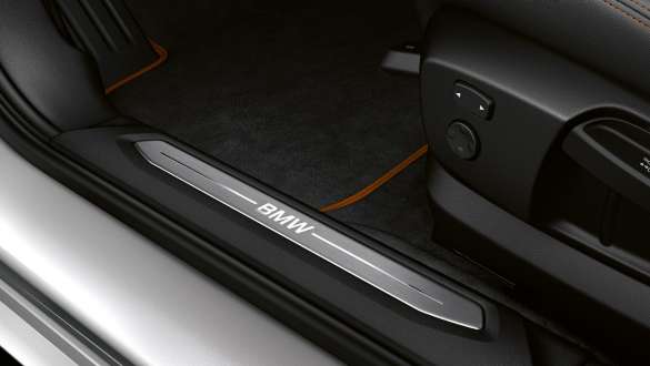 Einstiegsleiste. Einstiegsleiste des BMW 1er Modells Sport Line.