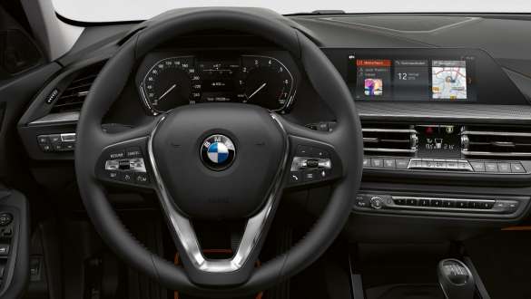 BMW 1er F40 Sport-Lederlenkrad Cockpit des BMW 1er F40 Modells Sport Line mit Sport-Lederlenkrad
