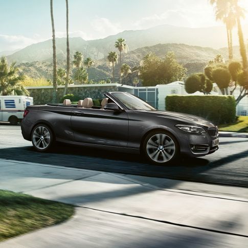 BMW 2er Cabrio, seitlicher Fahrschuss BMW 2er Cabrio, seitlicher Fahrschuss