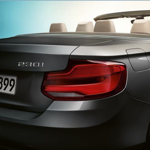BMW 2er Cabrio, Modellname am Heck BMW 2er Cabrio, Modellname am Heck