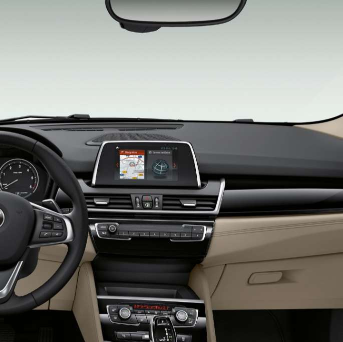 Cockpit BMW 2er Gran Tourer Modell Sport Line Cockpit BMW 2er Gran Tourer 220d Modell Sport Line F46 2018 Innenraum