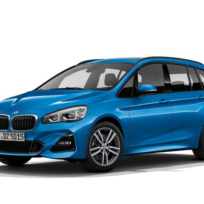 Dreiviertel-Frontansicht BMW 2er Gran Tourer Modell M Sport BMW 2er Gran Tourer 220d xDrive Modell M Sport F46 Facelift 2018 Estoril Blau metallic Dreiviertel-Frontansicht