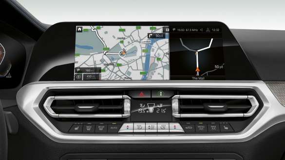 BMW 3er Limousine, BMW Live Cockpit Professional. Frontale Nahaufnahme des Cockpit Displays der BMW 3er Limousine mit BMW Live Cockpit Professional.