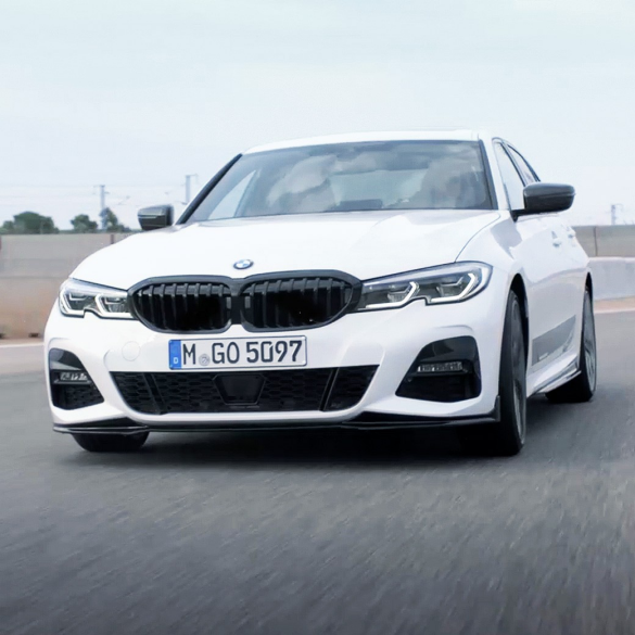BMW 3er Limousine, M Performance Parts. Viertel-Frontansicht der BMW 3er Limousine mit M Performance Parts.