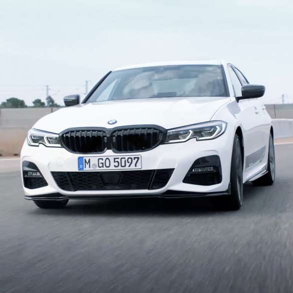 BMW 3er Limousine, M Performance Parts. Viertel-Frontansicht der BMW 3er Limousine mit M Performance Parts.