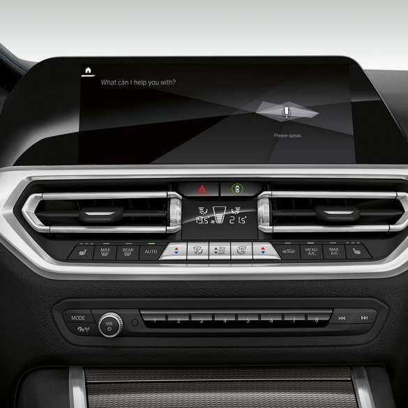 BMW 3er Limousine, BMW Intelligent Personal Assistant. Nahaufnahme des Cockpit Displays der BMW 3er Limousine mit BMW Intelligent Personal Assistant.