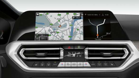 BMW 3er Limousine (G20), BMW Live Cockpit Professional. Frontale Nahaufnahme des Cockpit Displays der BMW 3er Limousine (G20) mit BMW Live Cockpit Professional.