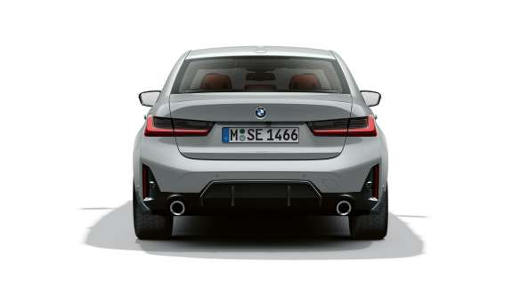 BMW 3er Limousine LCI G20 Heckansicht stehend BMW 3er Limousine LCI G20 Brookly Grau Heckansicht stehend