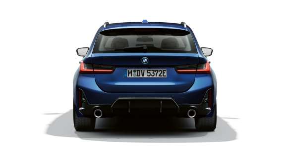 BMW 3er Touring LCI G21 Heckansicht stehend BMW 3er Touring LCI G21 Tansanitblau II Heckansicht stehend
