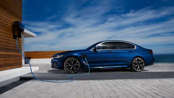 BMW 5er Limousine Plug-In Hybrid 2021 G30 Seitenansicht BMW 5er Limousine Plug-In Hybrid 2021 G30 Seitenansicht an BMW Wallbox