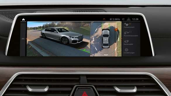 BMW 7er Limousine: Parking Assistant Plus BMW 7er Limousine: Display zeigt Parking Assistant Plus