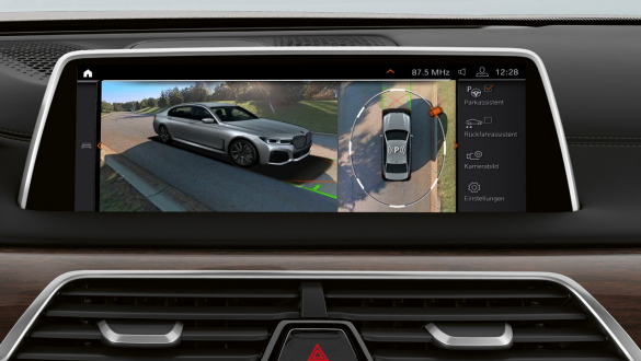 BMW 7er Limousine: Parking Assistant Plus BMW 7er Limousine: Display zeigt Parking Assistant Plus