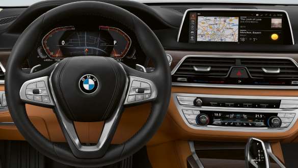 BMW 7er Limousine: BMW Live Cockpit Professional BMW 7er Limousine: Display zeigt BMW Live Cockpit Professional