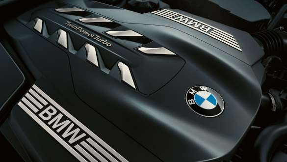 BMW TwinPower Turbo 8-Zylinder Benzinmotor BMW 7er Limousine: Nahaufnahme des BMW TwinPower Turbo 8-Zylinder Benzinmotors