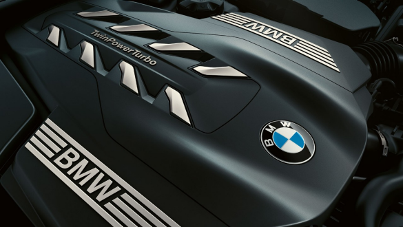 BMW TwinPower Turbo 8-Zylinder Benzinmotor BMW 7er Limousine: Nahaufnahme des BMW TwinPower Turbo 8-Zylinder Benzinmotors
