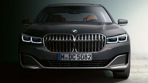 BMW 7er Limousine Frontschürze BMW 7er Limousine: Frontansicht, Nahaufnahme der Frontschürze