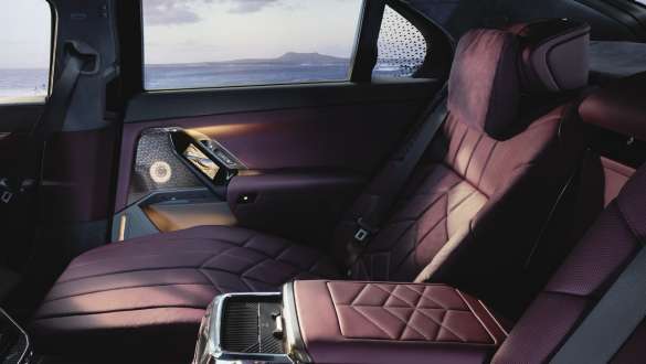 Executive Lounge Fondkonsole BMW 7er Limousine G70 ICE 740d xDrive M Sportpaket BMW 7er Limousine G70 ICE 740d xDrive M Sportpaket Innenraumansicht Executive Lounge Fondkonsole Nahaufnahme