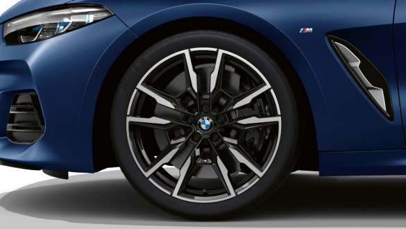 20'' M Leichtmetallräder Doppelspeiche 895 M des BMW 8er Gran Coupé G16 LCI Facelift 2022 Des BMW 8er Gran Coupé G16 LCI Facelift 2022 BMW Individual Frozen Tansanitblau metallic BMW M850i xDrive 20'' M Leichtmetallräder Doppelspeiche 895 M