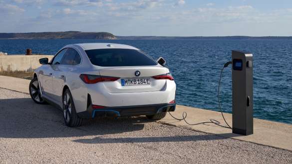 BMW i4 eDrive40 G26 2021 public charging BMW i4 eDrive40 G26 2021 public charging