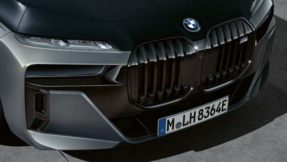BMW Kristallscheinwerfer Iconic Glow BMW M760e xDrive Limousine G70 BMW Kristallscheinwerfer Iconic Glow BMW M760e xDrive Limousine G70 BMW Individual Two-Tone Lackierung Saphirschwarz metallic BMW Individual Dravitgrau metallic