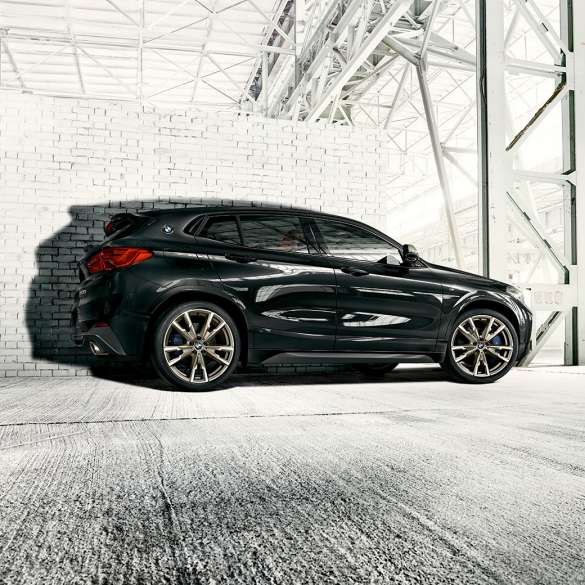 Exterieur BMW X2 M35i Exterieur BMW X2 M35i Saphirschwarz metallic F39 Seitenansicht