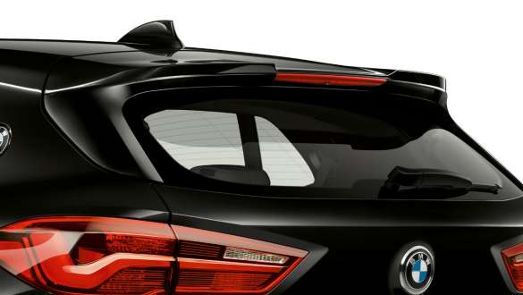 M Heckspoiler BMW X2 M35i M Heckspoiler BMW X2 M35i Saphirschwarz metallic F39 Nahaufnahme Heck