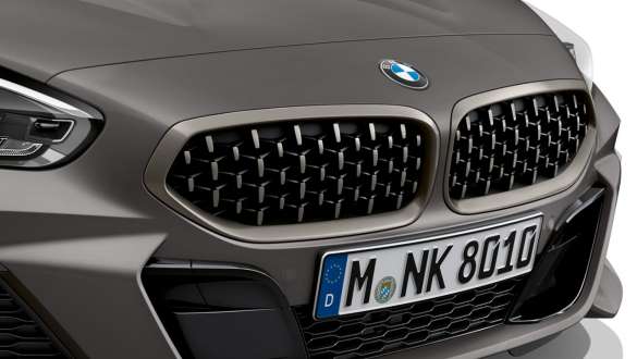 Doppelniere BMW Z4 M40i Roadster G29 Doppelniere in Mesh-Design BMW Z4 M40i Roadster G29 2019 BMW Individual Frozen Grey metallic Nahaufnahme Front