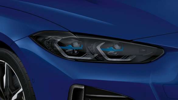 M Leuchten Shadow Line und BMW Laserlicht BMW i4 M50 G26 2021 M Leuchten Shadow Line und BMW Laserlicht BMW i4 M50 G26 2021 BMW Individual Frozen Portimao Blau metallic Scheinwerfer Nahaufnahme