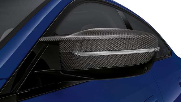 M Carbon Exterieurpaket BMW i4 M50 G26 2021 M Aerodynamikpaket BMW i4 M50 G26 2021 BMW Individual Frozen Portimao Blau metallic M Spiegelkappe Nahaufnahme