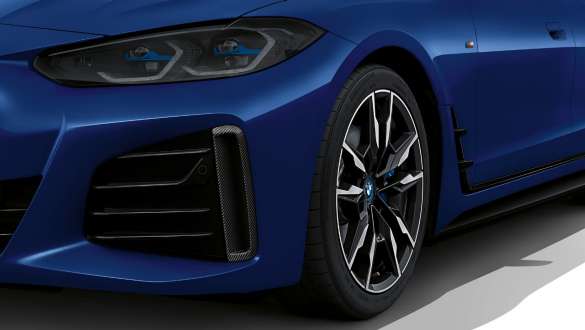 M Aerodynamikpaket BMW i4 M50 G26 2021 M Aerodynamikpaket BMW i4 M50 G26 2021 BMW Individual Frozen Portimao Blau metallic Air Curtain Nahaufnahme
