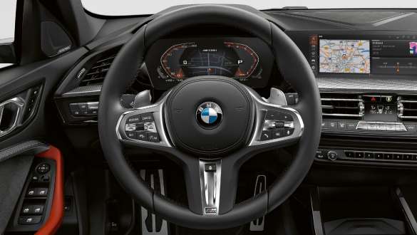 M Sportlenkung. BMW M135i xDrive mit M Sportlenkung.