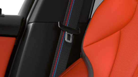M Sicherheitsgurte. BMW M135i xDrive Interieur mit M Sicherheitsgurten.
