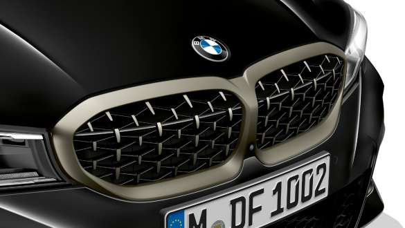 M Aerodynamikpaket BMW M340i xDrive Limousine G20 2020 BMW M340i xDrive Limousine G20 2020 Saphirschwarz metallic M Aerodynamikpaket Front Nahaufnahme