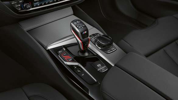 BMW M5 Competition mit 8-Gang M Steptronic Getriebe mit Drivelogic F90 2020 BMW M5 Competition mit 8-Gang M Steptronic Getriebe mit Drivelogic F90 LCI Facelift 2020 Innenraum Gangwahlschalter