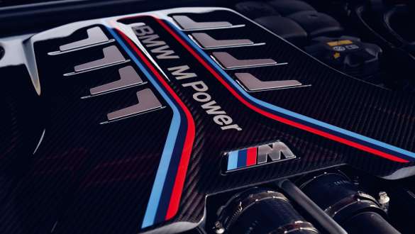 BMW M TwinPower Turbo 8-Zylinder Benzinmotor BMW M5 Competition F90 2020 BMW M TwinPower Turbo 8-Zylinder Benzinmotor BMW M5 Competition F90 LCI Facelift 2020 Nahaufnahme Motorabdeckung