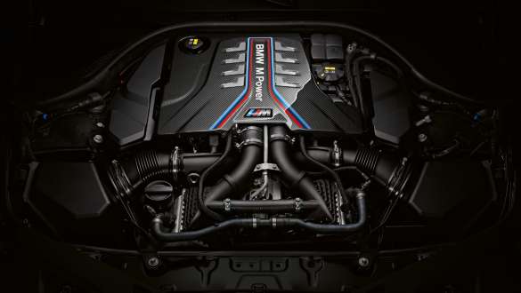 M TwinPower Turbo 8-Zylinder Benzinmotor BMW M8 Cabrio F91 LCI 2022 BMW M8 Cabrio F91 LCI Facelift 2022 M TwinPower Turbo 8-Zylinder Benzinmotor Nahaufnahme