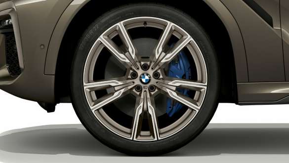 BMW X6 M50i mit Fokus auf Leichtmetallrad G06 BMW X6 M50i Exterieur Leichtmetallrad G06 2018 SUV