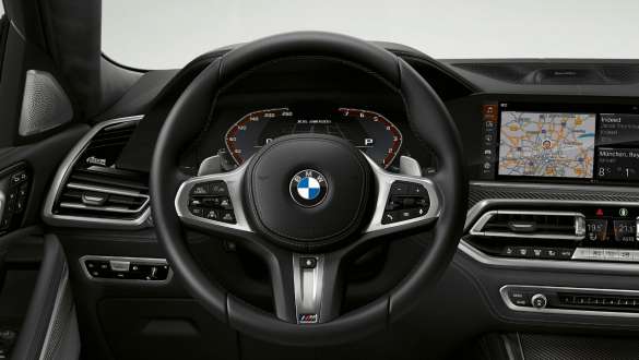 BMW X6 M50i Innenraum M Lederlenkrad G06 Nahaufnahme BMW X6 M50i M50d G06 2018 SUV Innenraum M Lederlenkrad