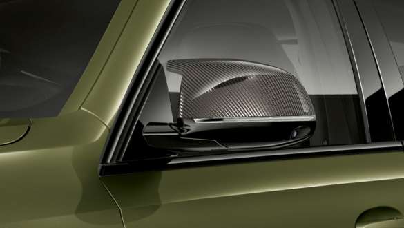 M Carbon Spiegelkappen des BMW X6 M Competition F96 M Carbon Spiegelkappen BMW X6 M Competition F96 2020 SUV BMW Individual Sonderlackierung Urban Green Exterieur