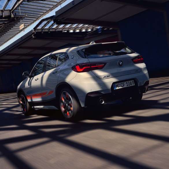 Dreiviertel Seitenansicht BMW X2 F39 BMW X2 2018 F39 Galvanic Gold metallic Dreiviertel Seitenansicht