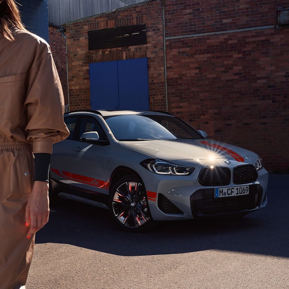 Doppelniere BMW X2 F39 BMW X2 2018 F39 Galvanic Gold metallic Frontansicht Doppelniere