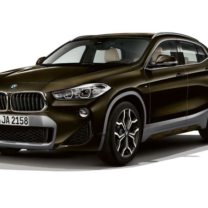 Dreiviertel Frontansicht BMW X2 sDrive20i Modell M Sport X BMW X2 sDrive20i Modell M Sport X 2018 F39 Sparkling Storm Brillanteffekt Dreiviertel Frontansicht