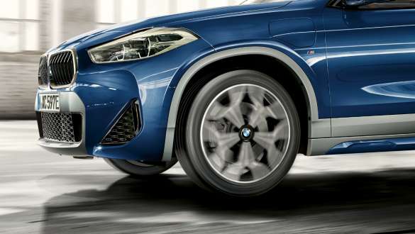 Nahaufnahme Dreiviertel Seitenansicht BMW X2 xDrive25e Plug-in Hybrid BMW X2 xDrive25e Plug-in Hybrid F39 2020 Dreiviertel Seitenansicht Nahaufnahme