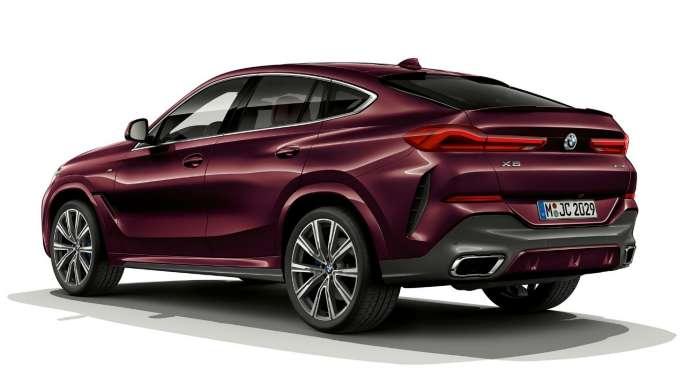 BMW X6 mit BMW Individual, Heck. BMW X6 mit BMW Individual in Dreiviertel-Heckansicht.