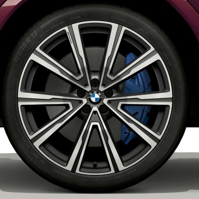 BMW X6 mit BMW Individual, Leichtmetallrad. BMW X6 mit BMW Individual mit Fokus auf Leichtmettalrad.