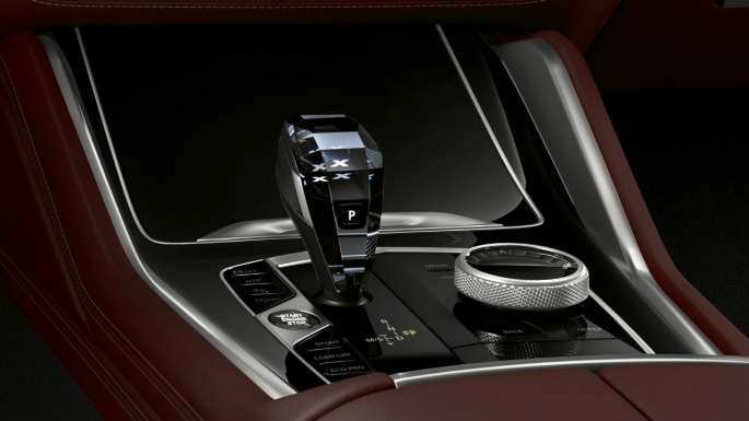 BMW X6 mit BMW Individual, Mittelkonsole. BMW X6 Interieur mit BMW Individual mit Fokus auf Mittelkonsole.