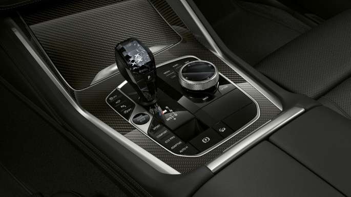BMW X6 mit BMW xLine, Mittelkonsole. BMW X6 Interieur mit BMW xLine mit Fokus auf Mittelkonsole.