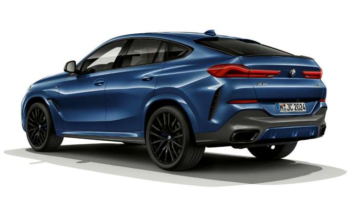 BMW X6 mit mit M Sportpaket, Heck. BMW X6 mit M Sportpaket in Dreiviertel-Heckansicht.